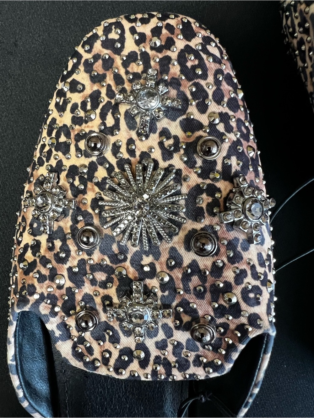 ATALINA EMBELLISHED LEOPARD PRINT JEWELED SLIDE-ON SLIPPERS. SIZE 6.5 WIDE
NWOT - Picture 2 of 7